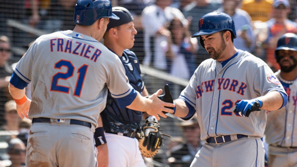 Gonzalez leads Mets’ hit parade in 14-2 drubbing of Padres