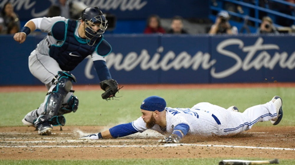 Blue Jays use four-run 8th to beat Mariners 5-2