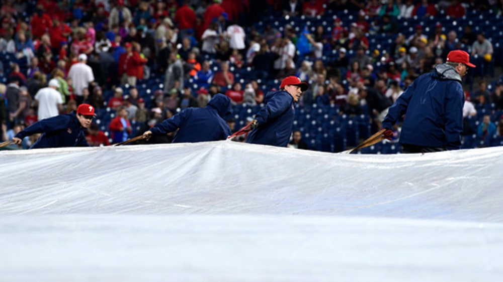 Mets-Phillies postponed by rain after 1-hour delay.