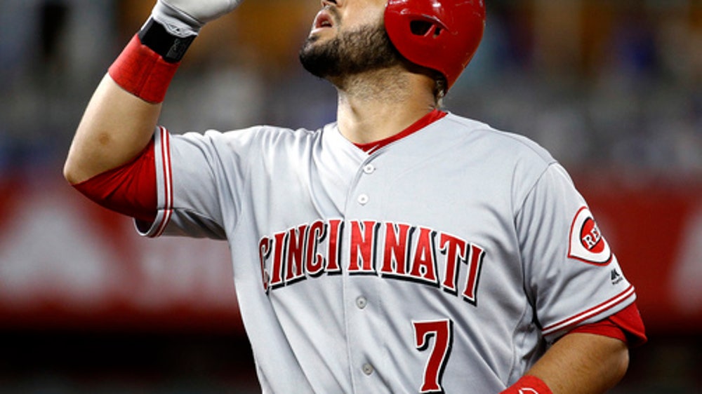 Votto 3B follows Hamilton’s rundown magic, Reds top Royals