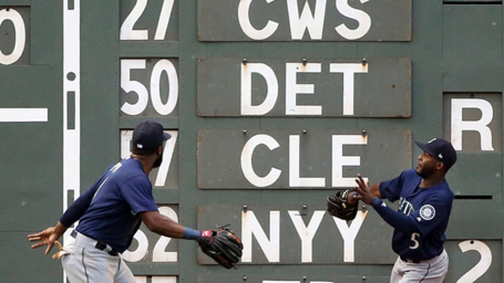 LEADING OFF: Herrera’s HR streak, Kershaw back, Mariners dip