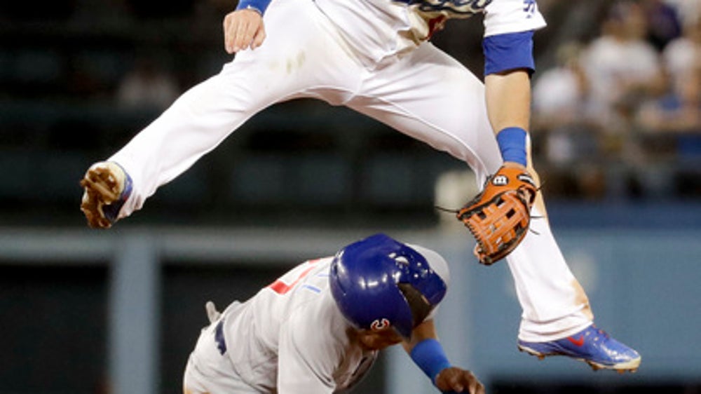 Maeda sharp, Hernandez homers again, Dodgers beat Cubs 2-1