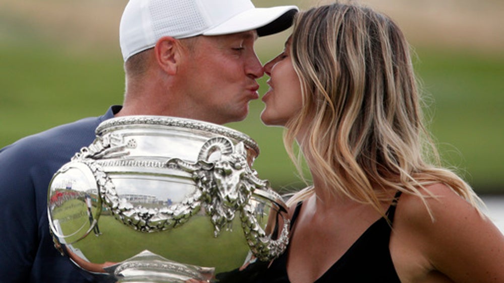 Molinari wins, Woods ties for 4th in National