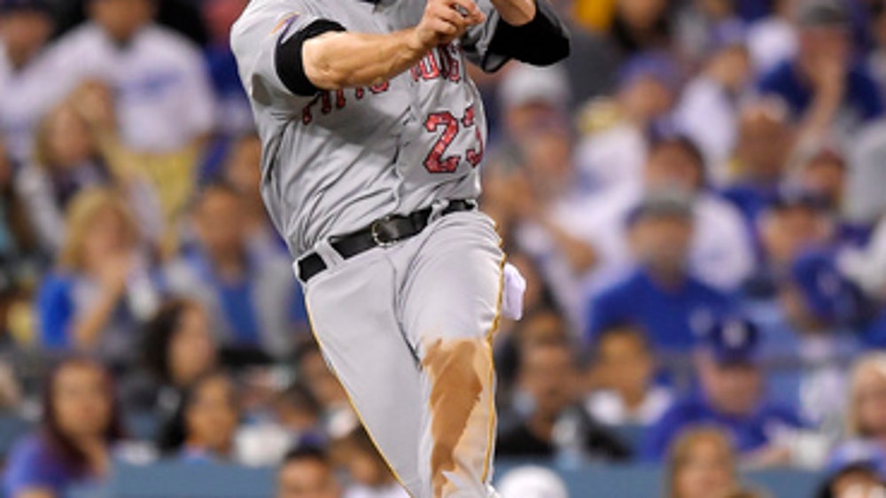 Slugfest! Kershaw wins, Dodgers bang 6 HRs, beat Pirates 8-3