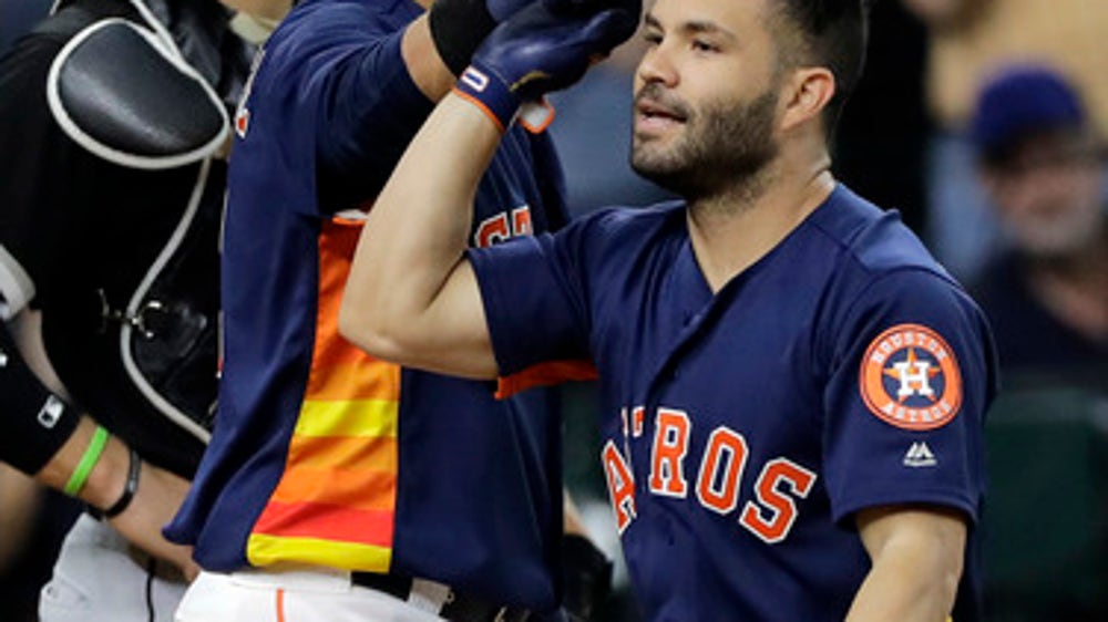 Keuchel, Altuve help Astros complete sweep of White Sox, 2-1