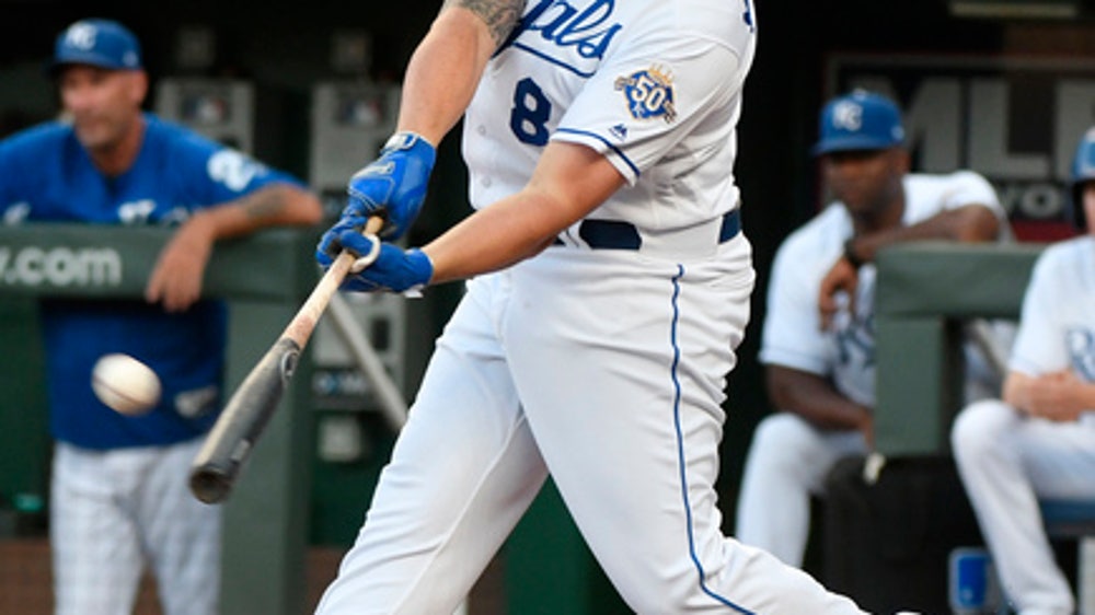 Brewers get 3B Mike Moustakas from Royals