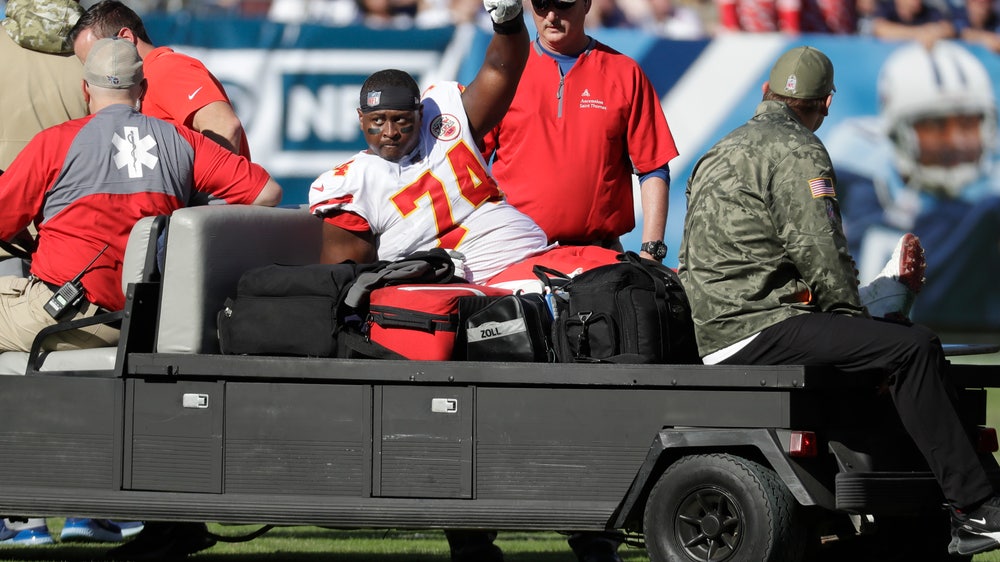 Chiefs' Schwartz has his snap streak end with knee injury
