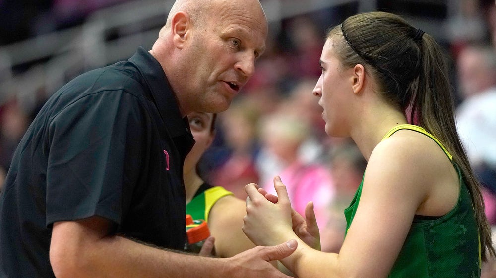 Oregon ends 32-year losing streak at Stanford