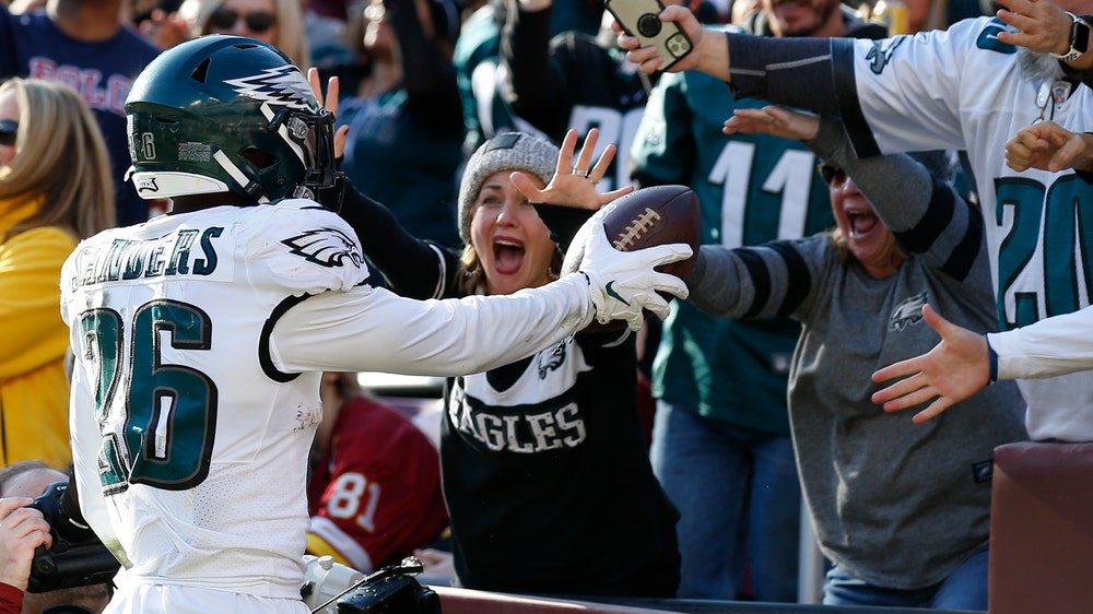 Wentz, Eagles keep NFC East hopes alive by beating Redskins