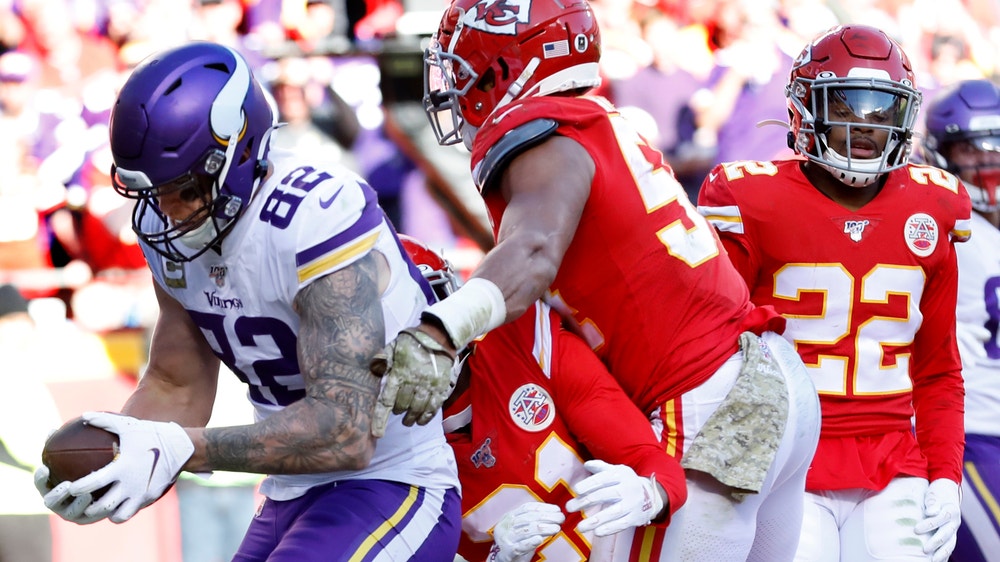 Vikings' high-powered offense grounded by improving Chiefs D