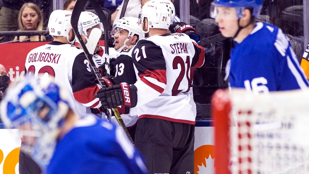 Hinostroza scores winner, Coyotes beat slumping Maple Leafs