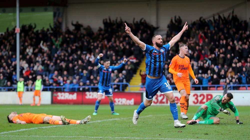 City wins, United draws in FA Cup; Brighton, Villa out