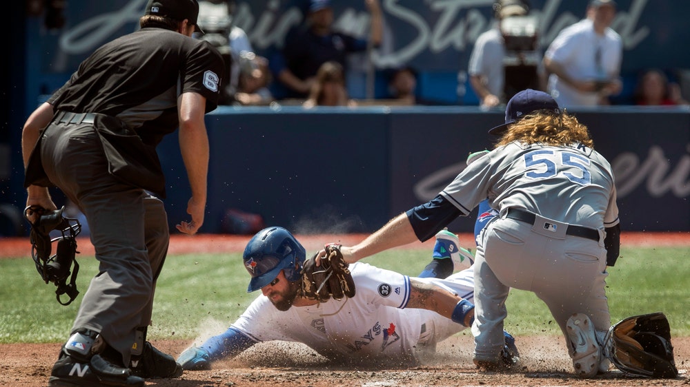 Pillar scores tiebreaking run as Jays beat Rays 2-1