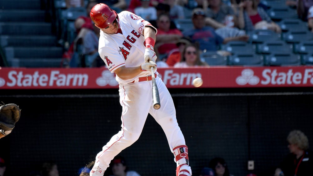 Trout HR 4th game in row; Angels top Texas after bee delay