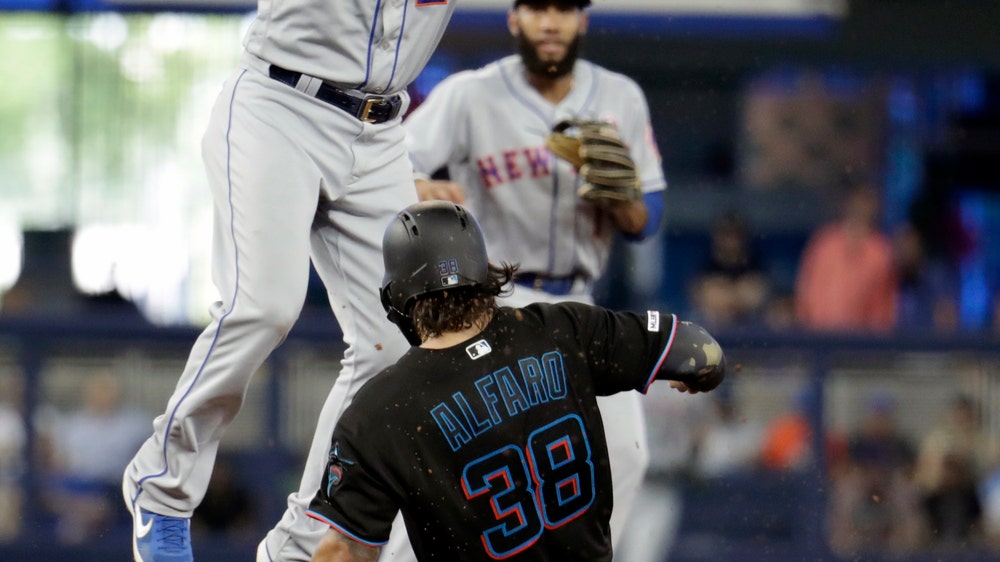 Canó leaves Mets game with left quadriceps tightness