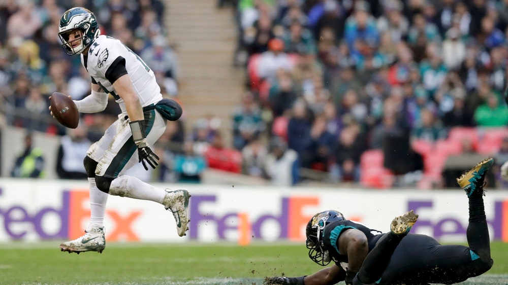 Wentz threw 3 TD passes as Eagles defeated Jaguars 24-18