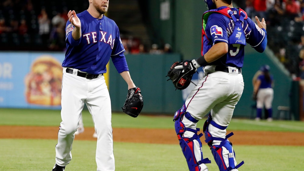 Rangers reliever Kelley has lumps removed from throat
