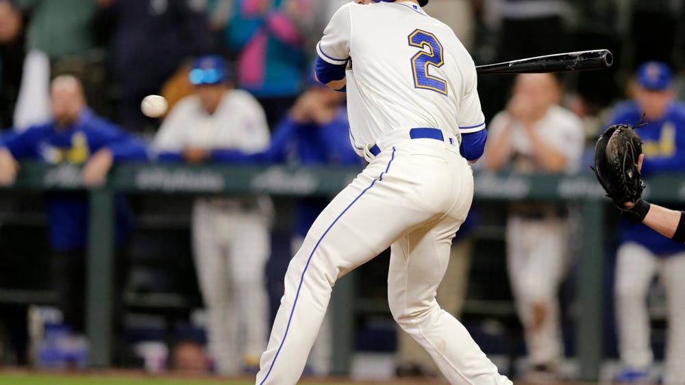 White Sox walk home winning run, Lewis HRs in Mariners' win