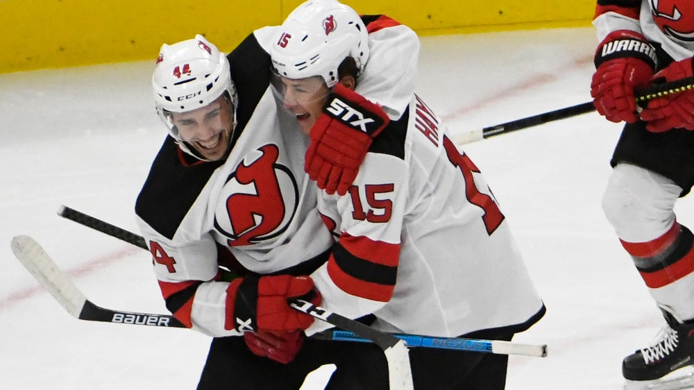 Zajac helps New Jersey Devils pound Chicago Blackhawks 7-1