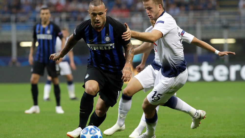 Inter midfielder Nainggolan returns to Cagliari on loan