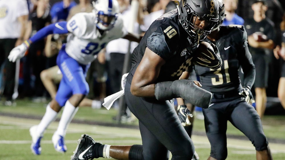 Vanderbilt opens beating area rival Middle Tennessee 35-7