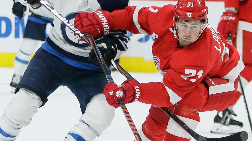 Byfuglien’s late goal gives Jets 2-1 win over Red Wings