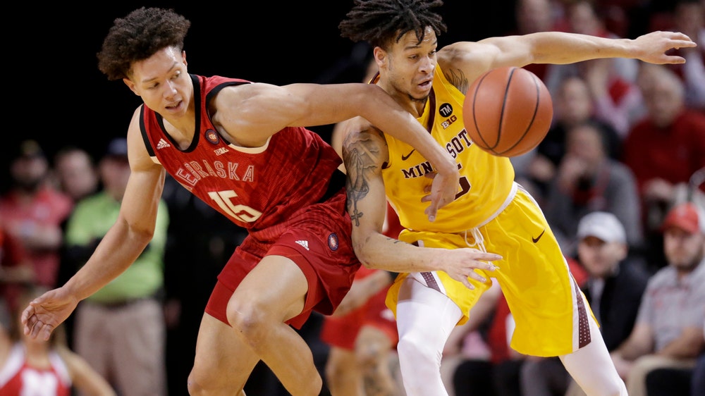 Palmer's last-second FTs lift Huskers over Gophers 62-61