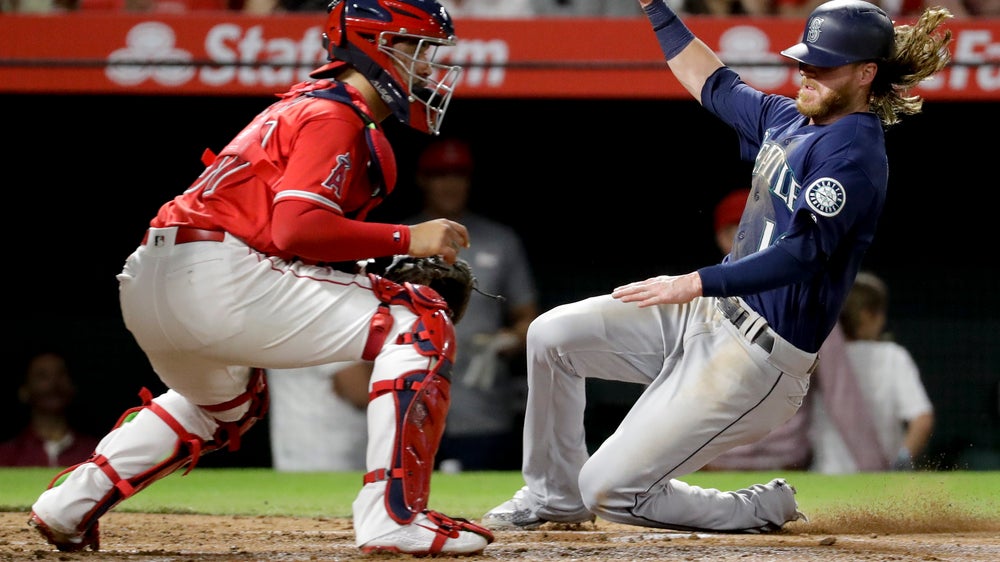 Cruz, Leake lead Mariners to 8-2 victory over Angels