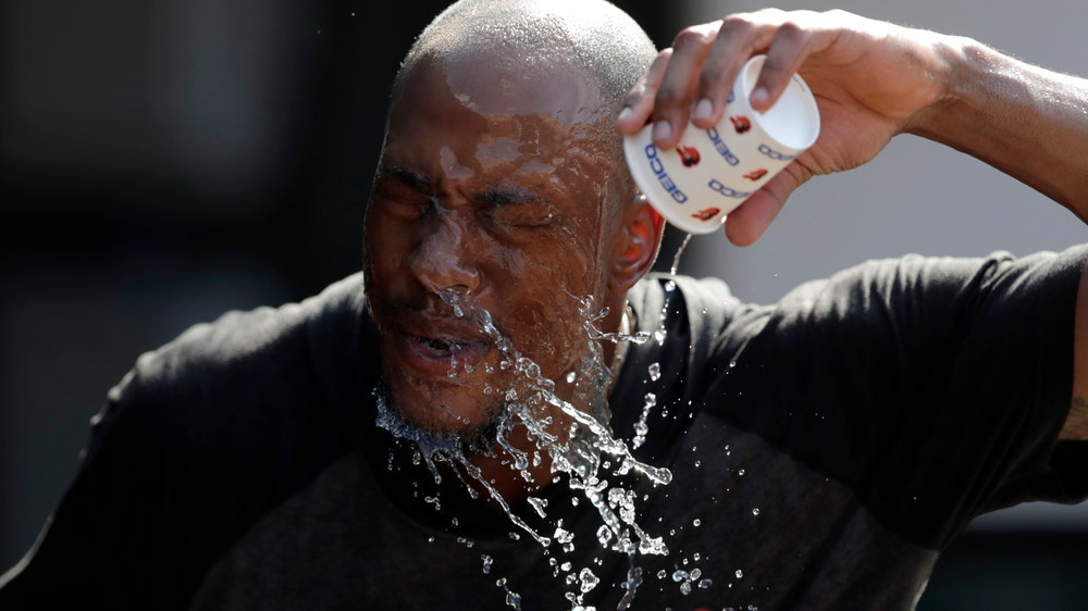 LEADING OFF: Heat wave, surging Giants and Indians, Gio back