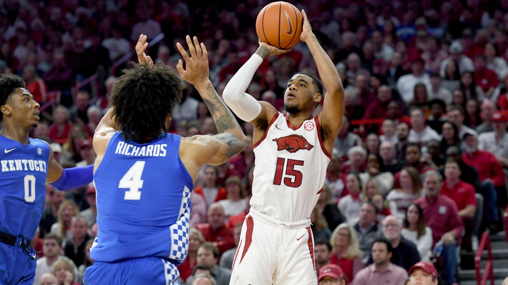 No. 10 Kentucky holds off Arkansas after Calipari ejection