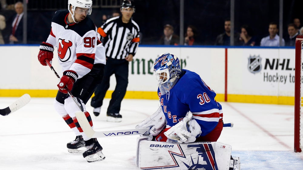 Lundqvist sticking with Rangers during rebuilding