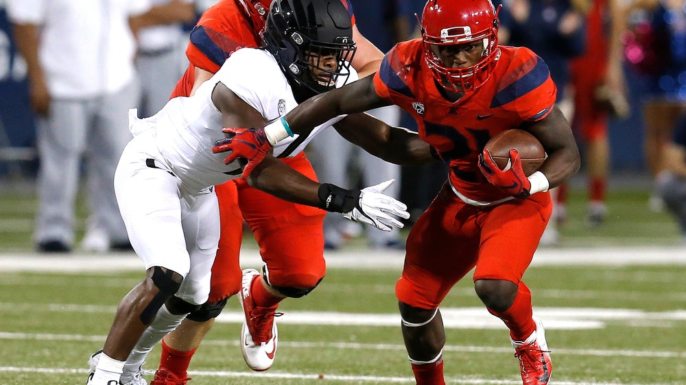 Tate returns, Arizona rolls over No. 19 Oregon 44-15