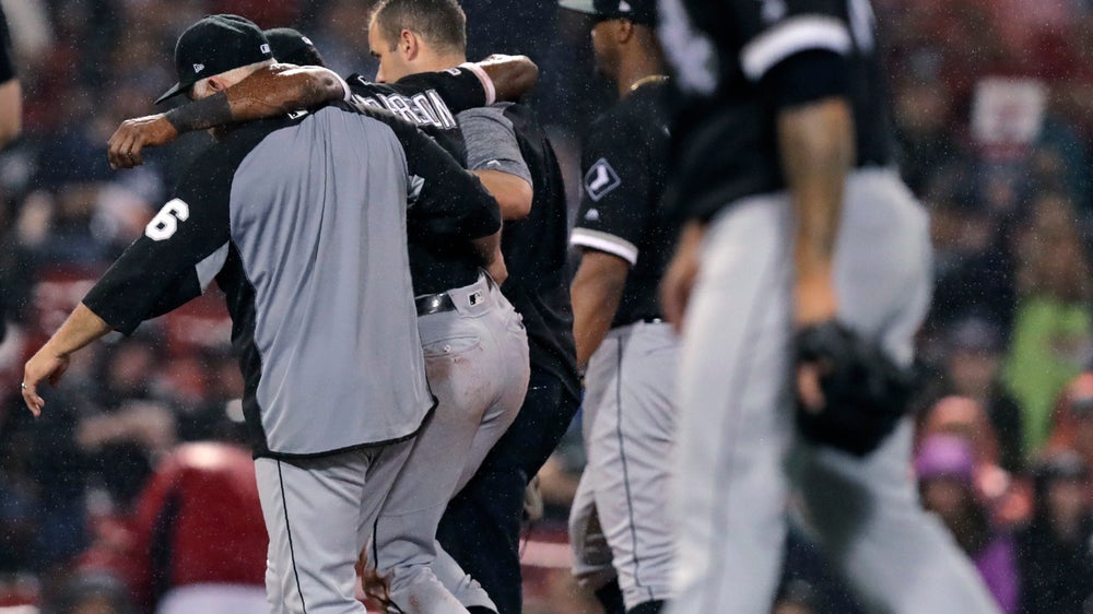 White Sox shortstop Tim Anderson sprains ankle, exits game