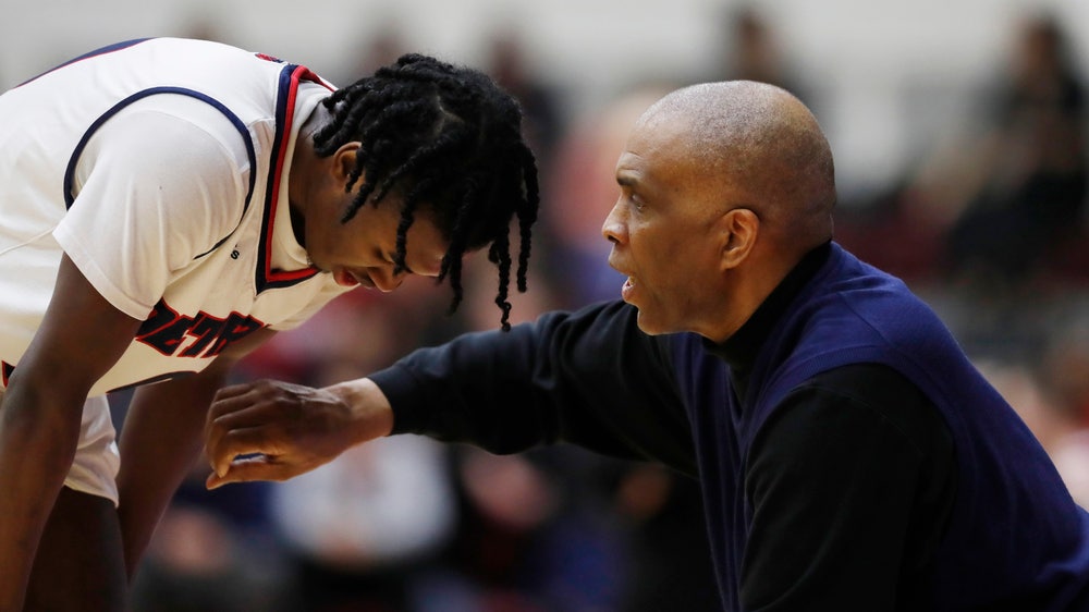 Davis breaks Curry's mark in Detroit's 87-85 win over IUPUI