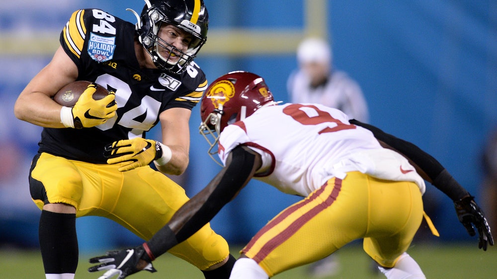 Smith-Marsette has 3 TDs, Iowa beats USC in Holiday Bowl