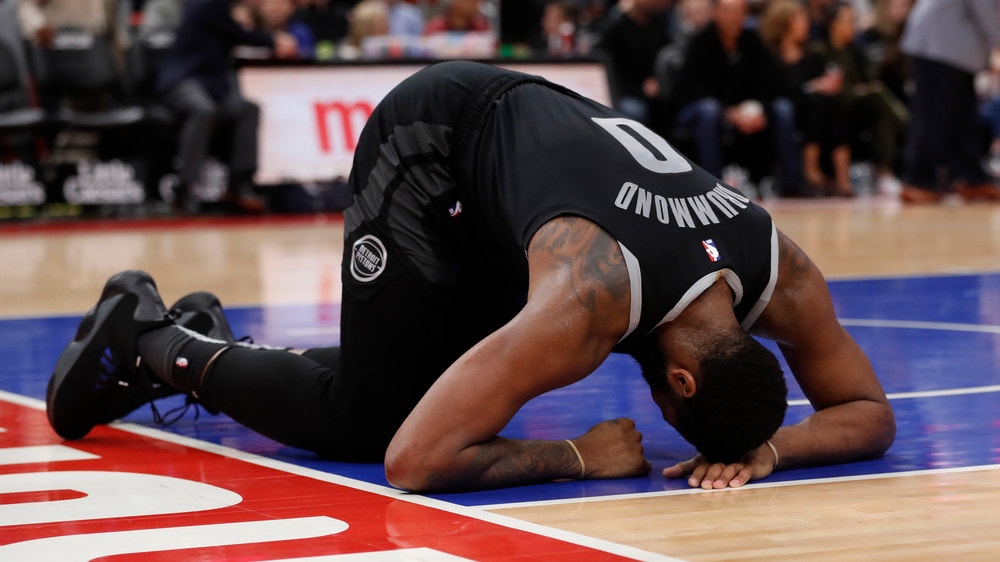 Pistons' Drummond leaves vs. Heat after being hit in face