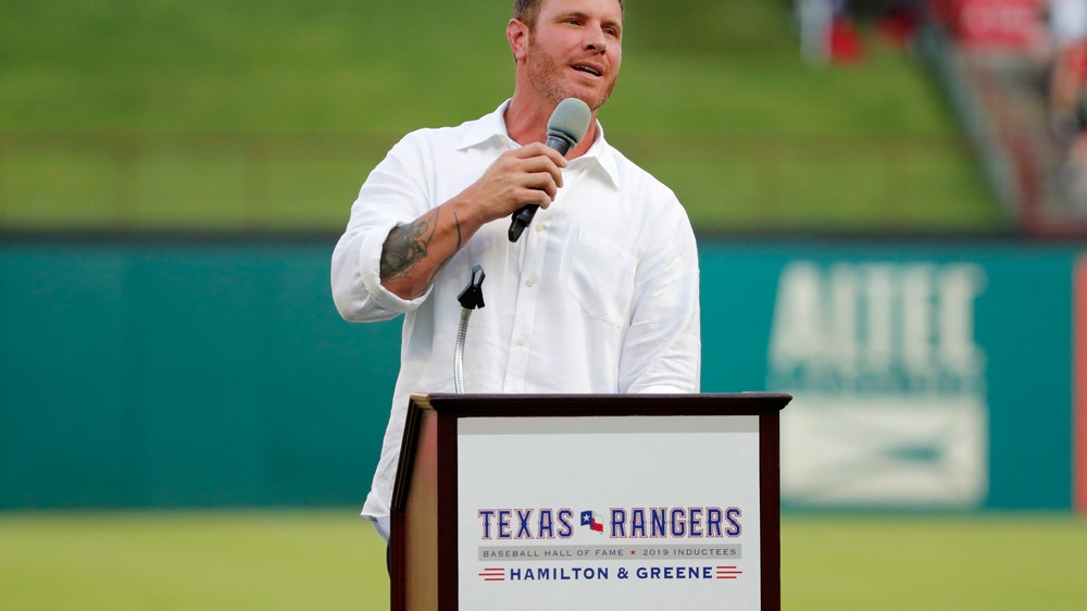 Hamilton inducted into Rangers hall in 1st trip back to park
