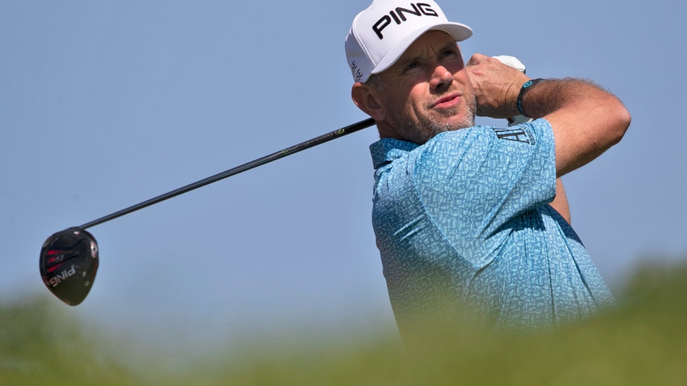 Westwood powers into 1-shot lead at Abu Dhabi Championship