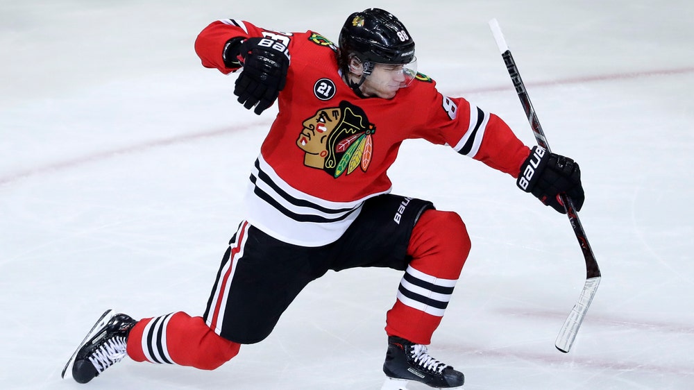 Blackhawks beat  Red Wings 5-2 for 7th straight victory