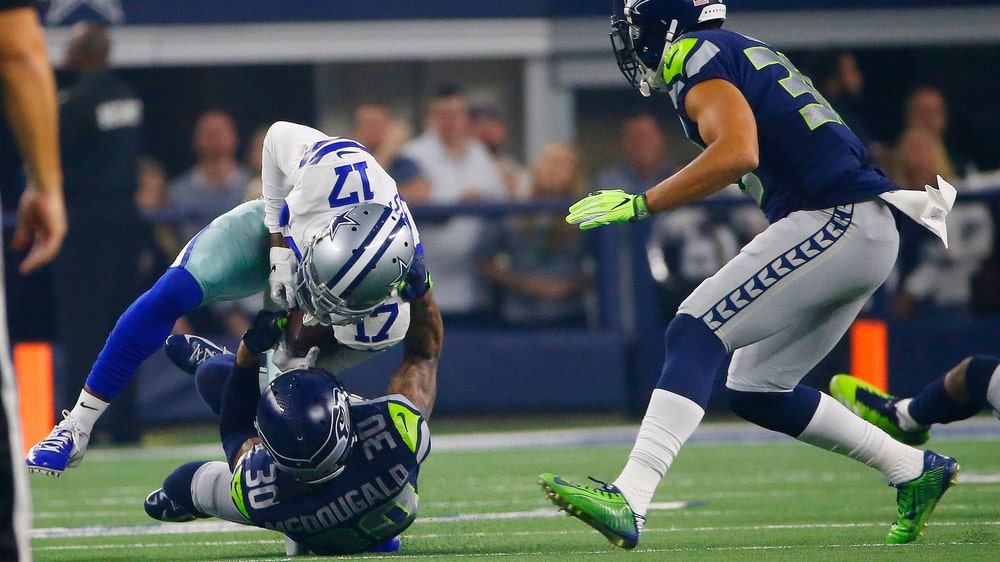 Cowboys’ Allen Hurns appears to sustain severe leg injury