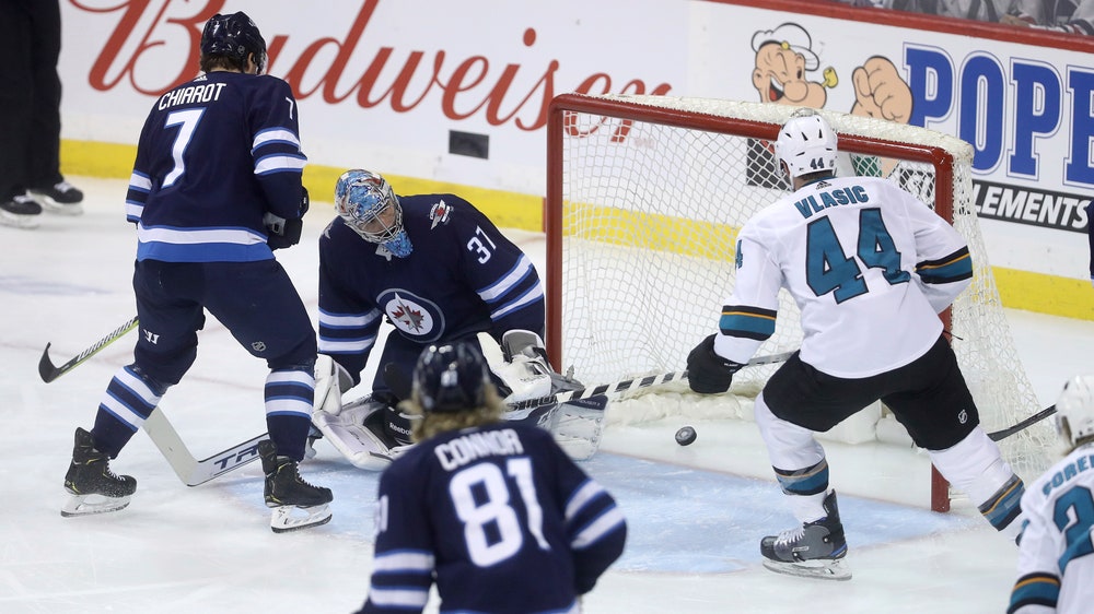 Pavelski’s late goal lifts Sharks over Jets 5-4