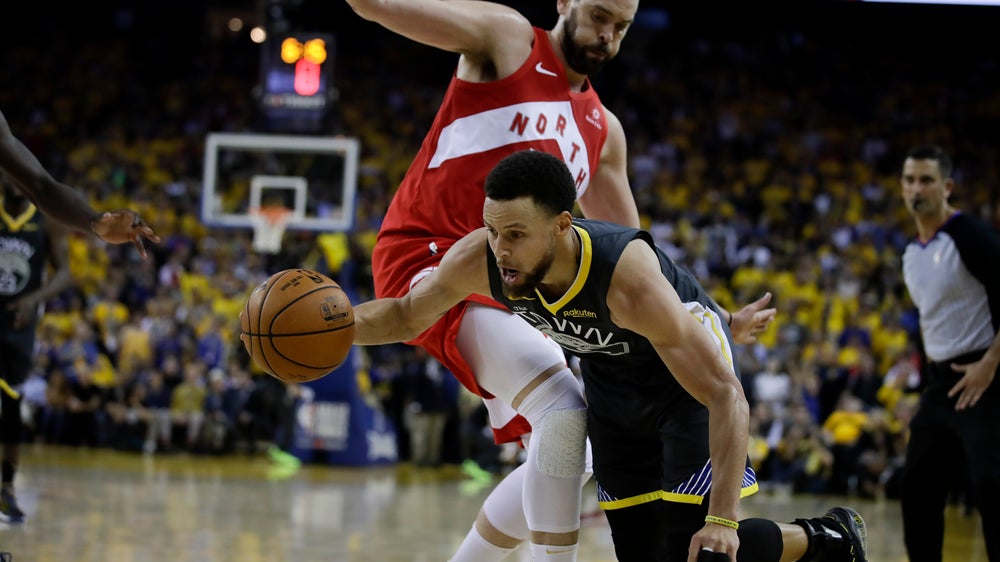 Leonard, Raptors move within victory of first championship