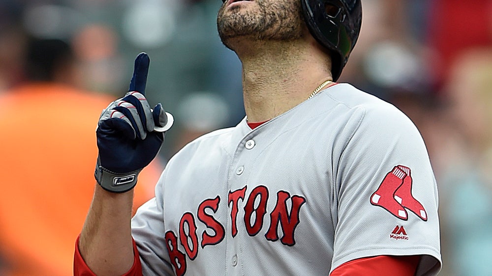 Yanks beat White Sox, get Encarnación in trade with Seattle