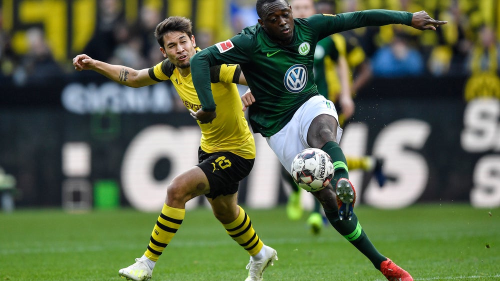 Bayern held to draw, Dortmund seizes Bundesliga lead