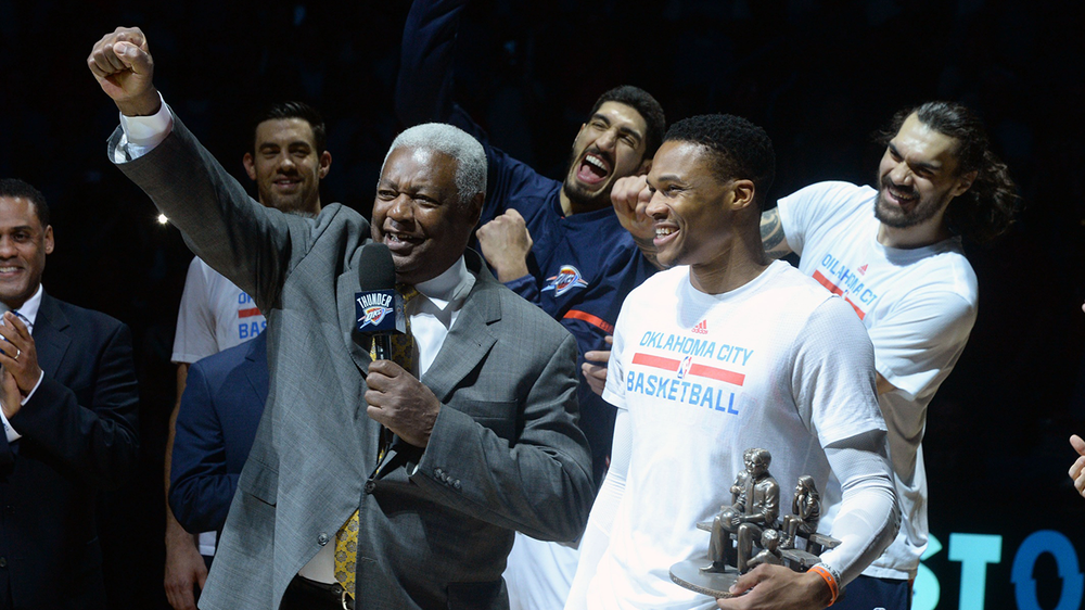 PHOTOS: Oscar Robertson honors Russell Westbrook