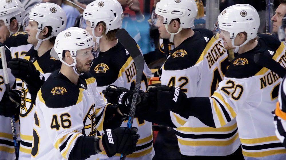 Pastrnak scores 2 goals, Bruins snap winless streak