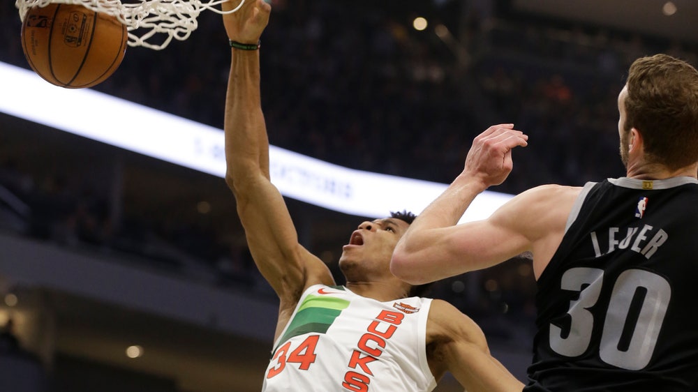 Lopez has 25, Giannis monster dunk as Bucks beat Pistons