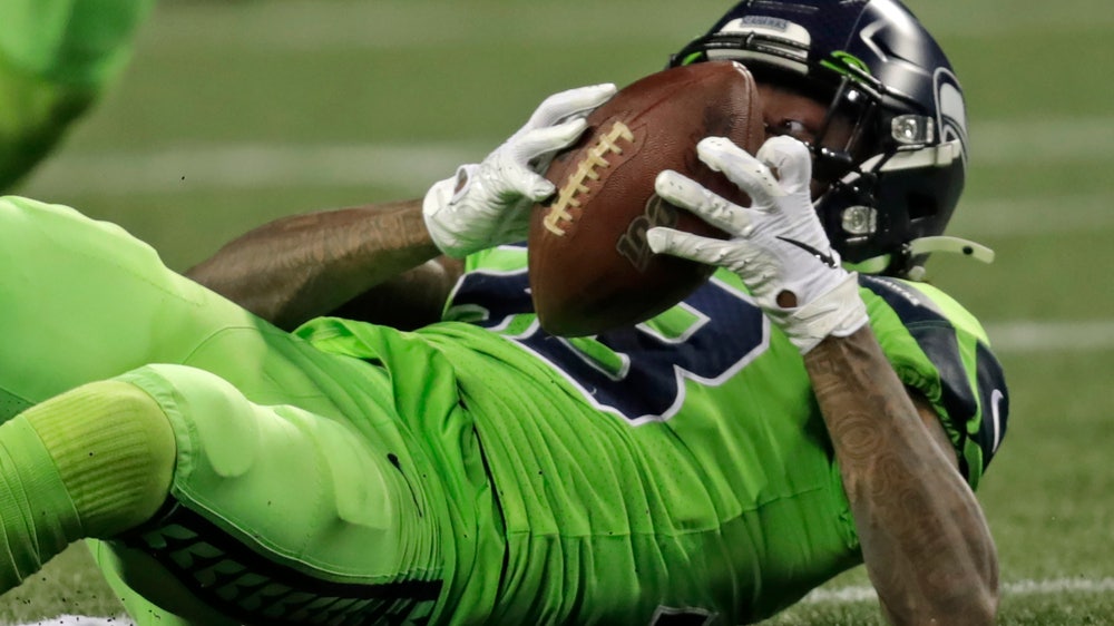 Wilson throws 4 TD passes, Seahawks hold off Rams 30-29
