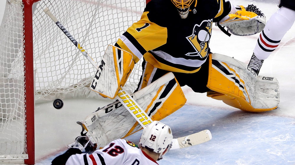 Blackhawks end Penguins’ winning streak at 8 games