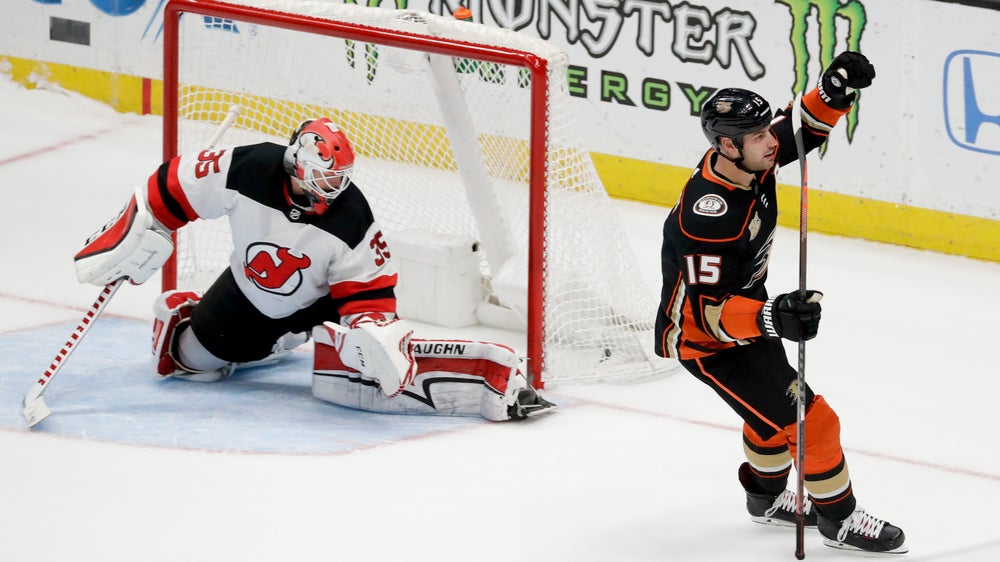 Sprong, Getzlaf lead Ducks past Devils 6-5 in shootout